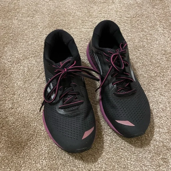 Brooks Adrenaline GTS 20 Running Shoes - Picture 2 of 8